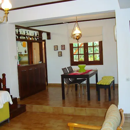 Famiy &Pet Friendly Villa In Nea Vrasna-Big Garden& -Bbq Walk To Sea # Vakantiehuis