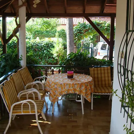 Famiy &pet Friendly In Nea Vrasna-big Garden& -bbq Walk To Sea # Semesterbostad Vrasná