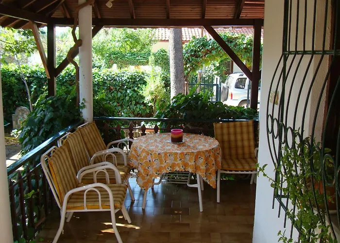 Famiy &pet Friendly In Nea Vrasna-big Garden& -bbq Walk To Sea # Semesterbostad Vrasná